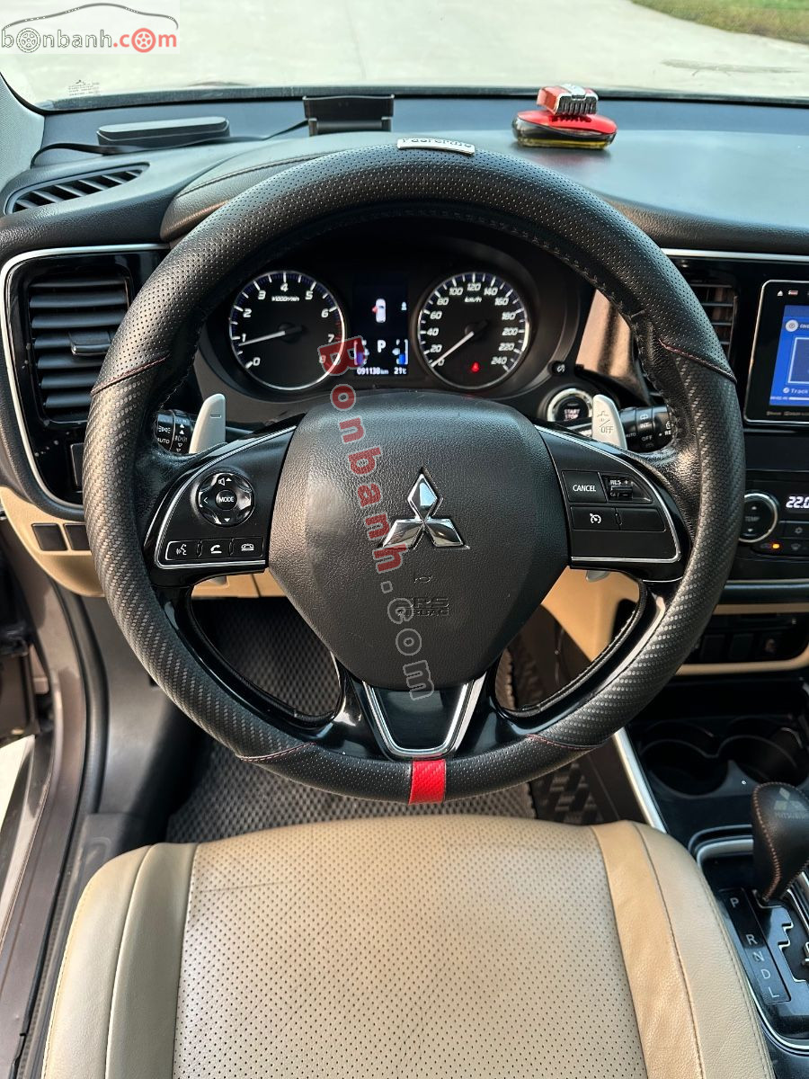 Bán ô tô Mitsubishi Outlander 2.0 CVT Premium - 2018 - xe cũ