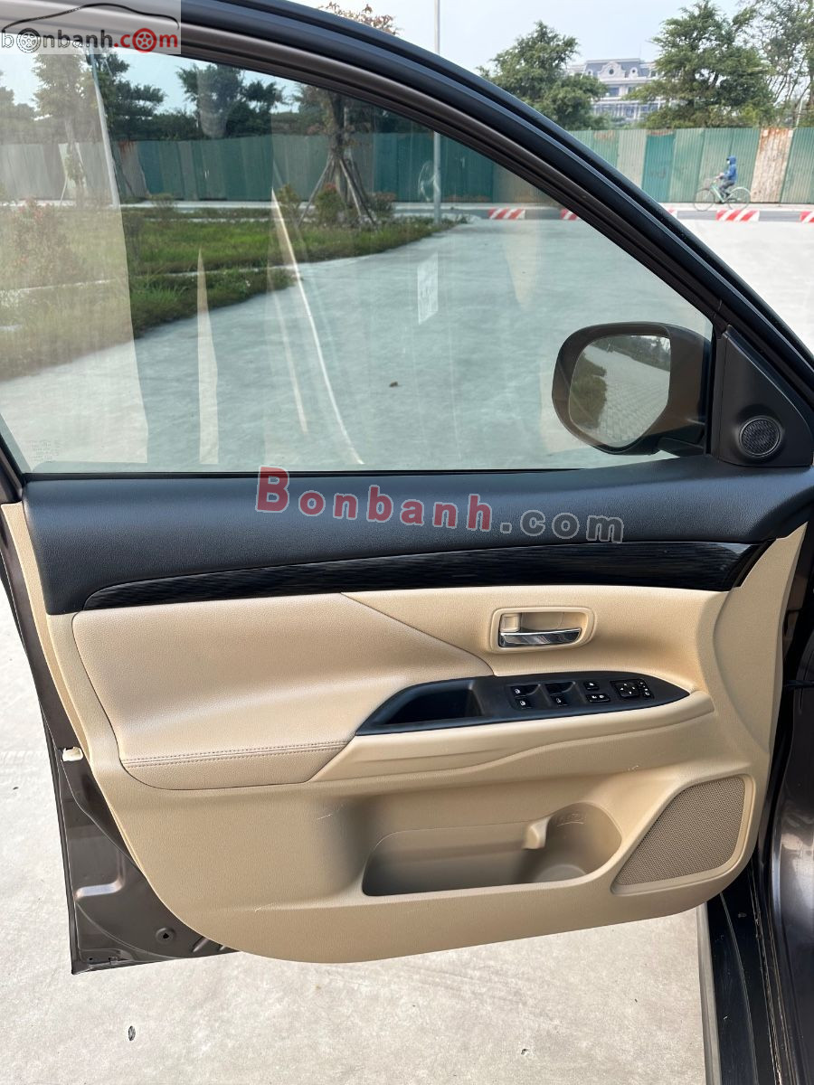 Bán ô tô Mitsubishi Outlander 2.0 CVT Premium - 2018 - xe cũ