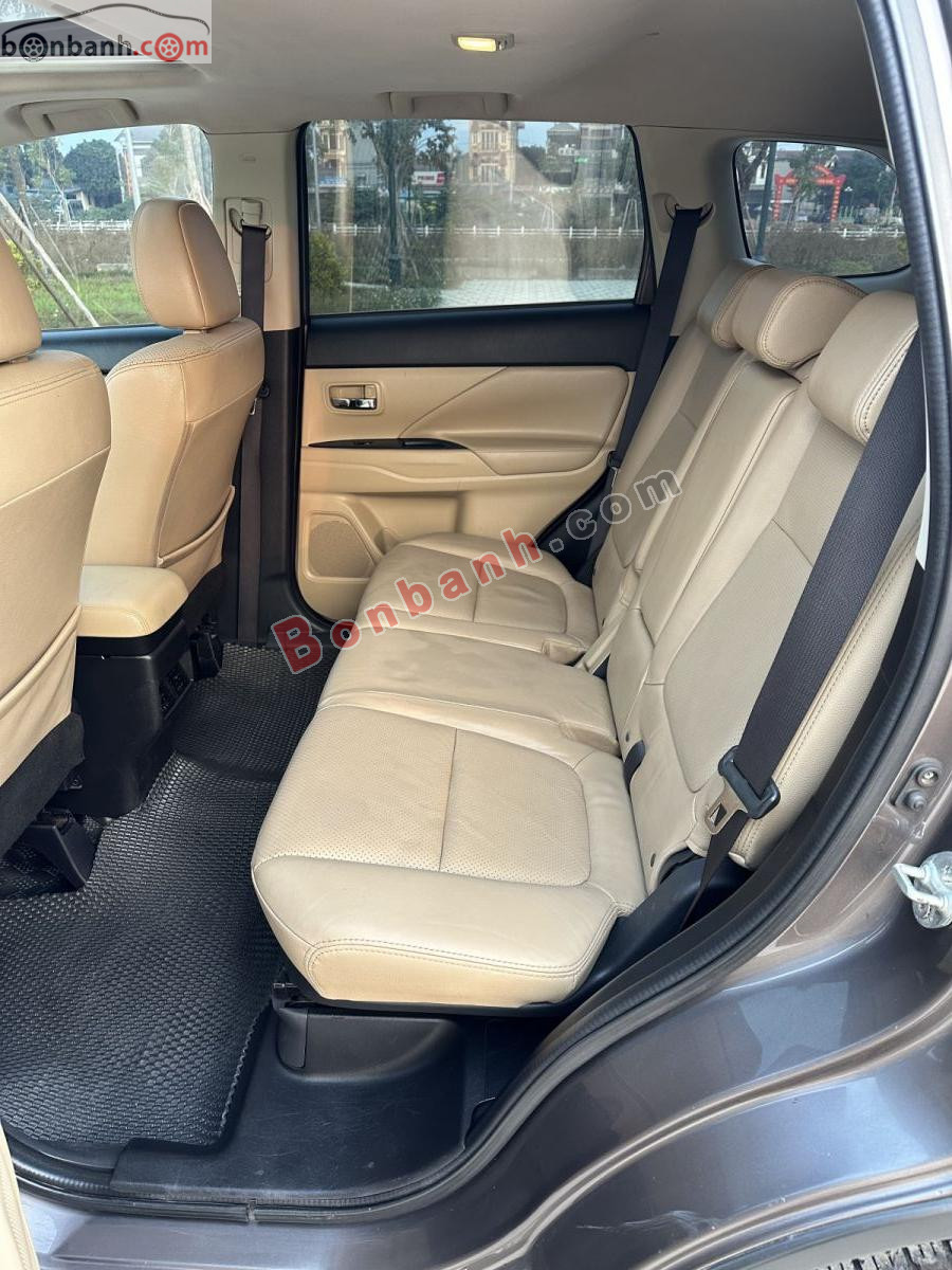 Bán ô tô Mitsubishi Outlander 2.0 CVT Premium - 2018 - xe cũ