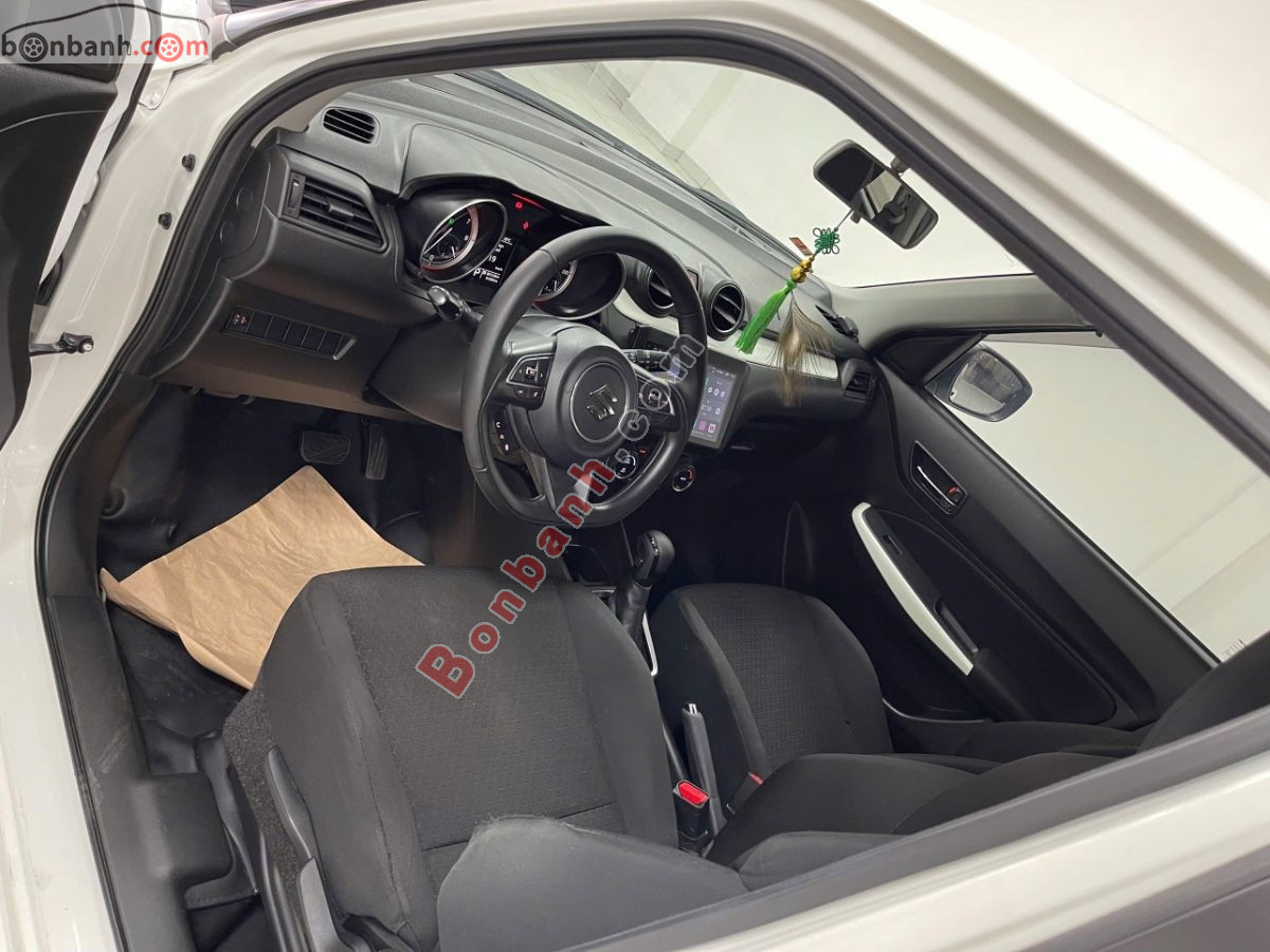 Bán ô tô Suzuki Swift GLX 1.2 AT - 2020 - xe cũ