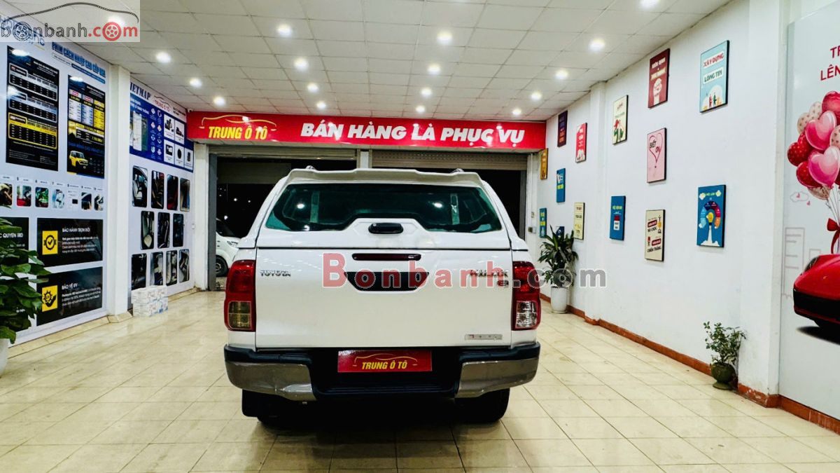 Bán ô tô Toyota Hilux 2.4E 4x2 AT - 2018 - xe cũ