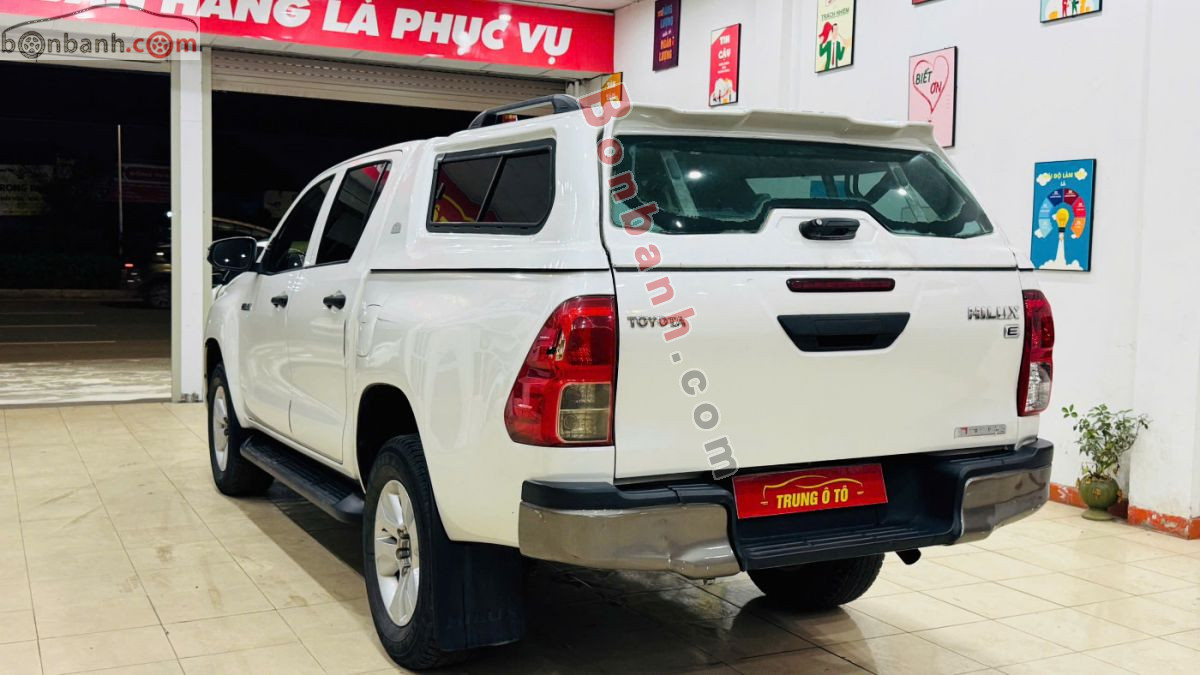 Bán ô tô Toyota Hilux 2.4E 4x2 AT - 2018 - xe cũ