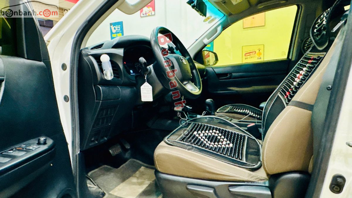 Bán ô tô Toyota Hilux 2.4E 4x2 AT - 2018 - xe cũ