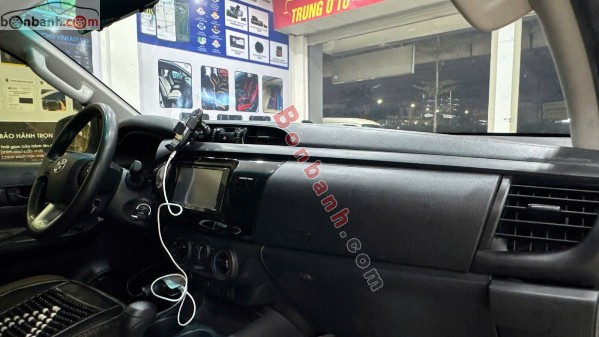 Bán ô tô Toyota Hilux 2.4E 4x2 AT - 2018 - xe cũ