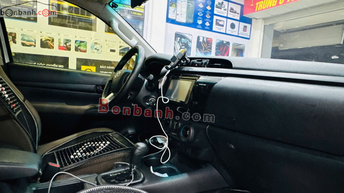 Bán ô tô Toyota Hilux 2.4E 4x2 AT - 2018 - xe cũ