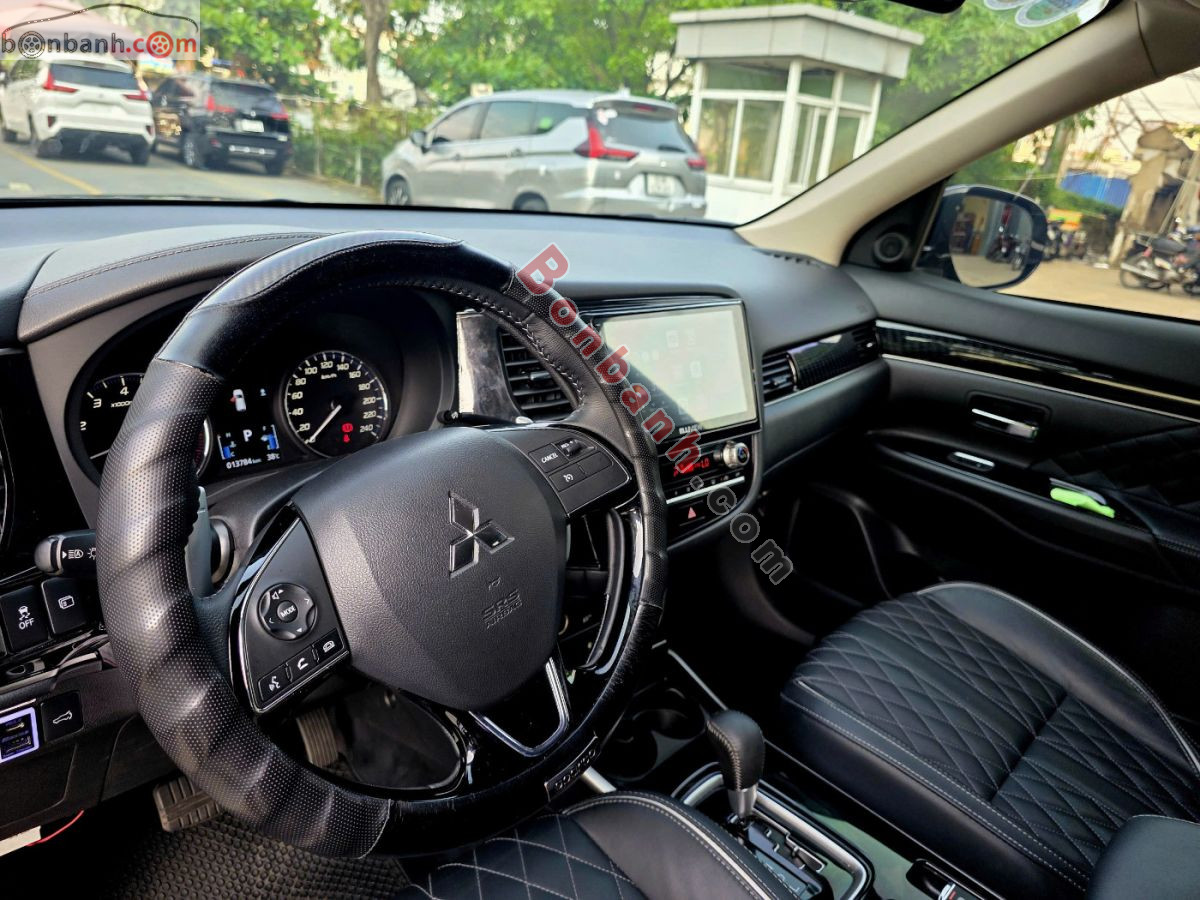 Bán ô tô Mitsubishi Outlander Premium 2.0 CVT - 2022 - xe cũ