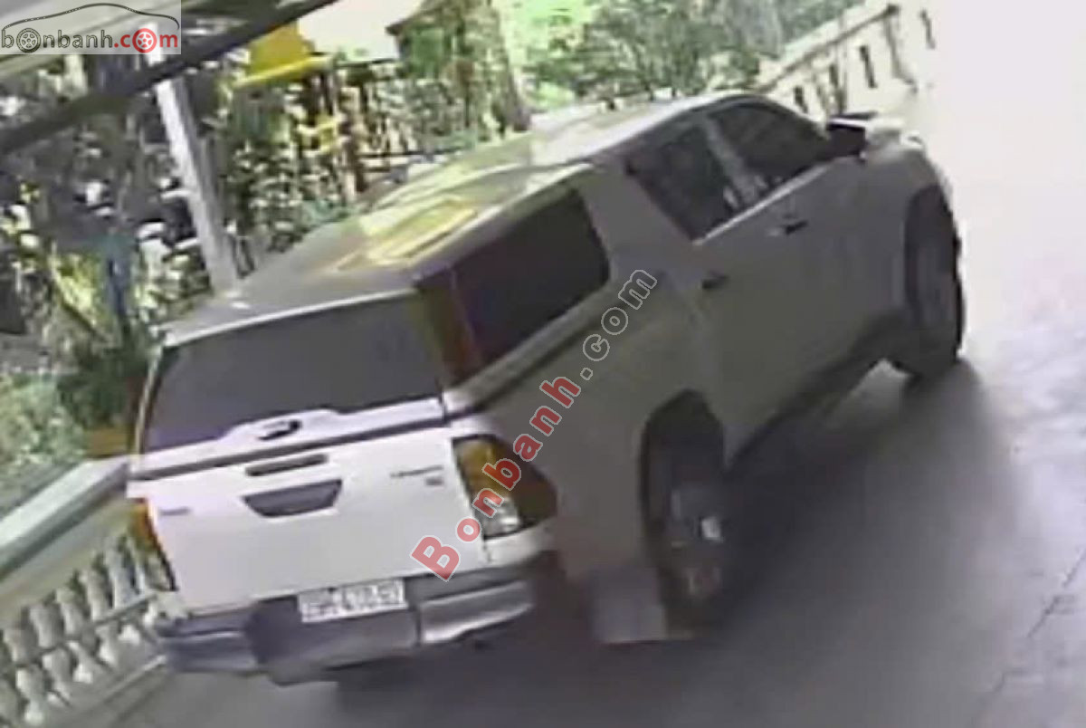 Bán ô tô Toyota Hilux 2.4E 4x2 AT - 2020 - xe cũ