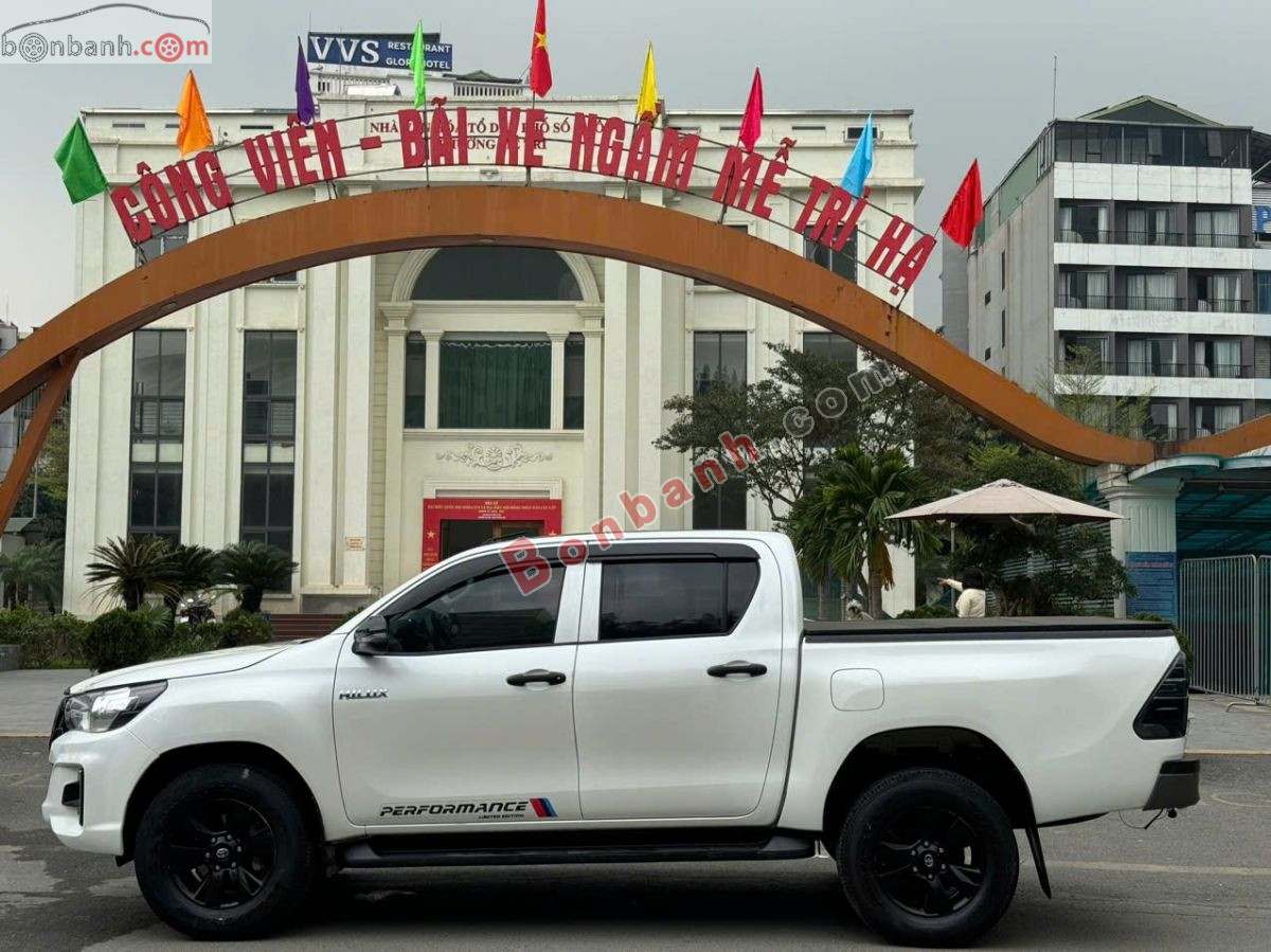 Bán ô tô Toyota Hilux 2.4E 4x2 AT - 2018 - xe cũ
