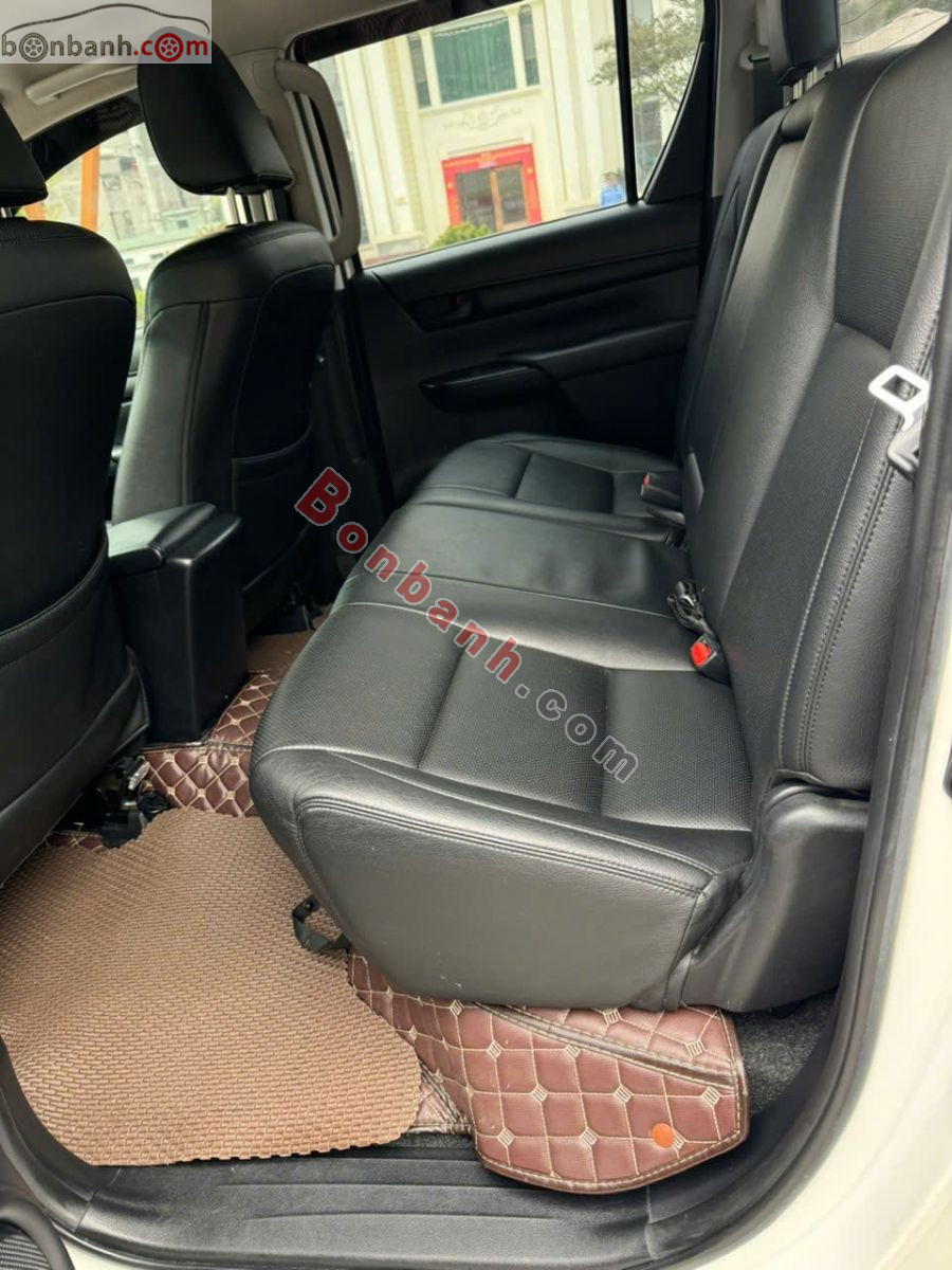 Bán ô tô Toyota Hilux 2.4E 4x2 AT - 2018 - xe cũ