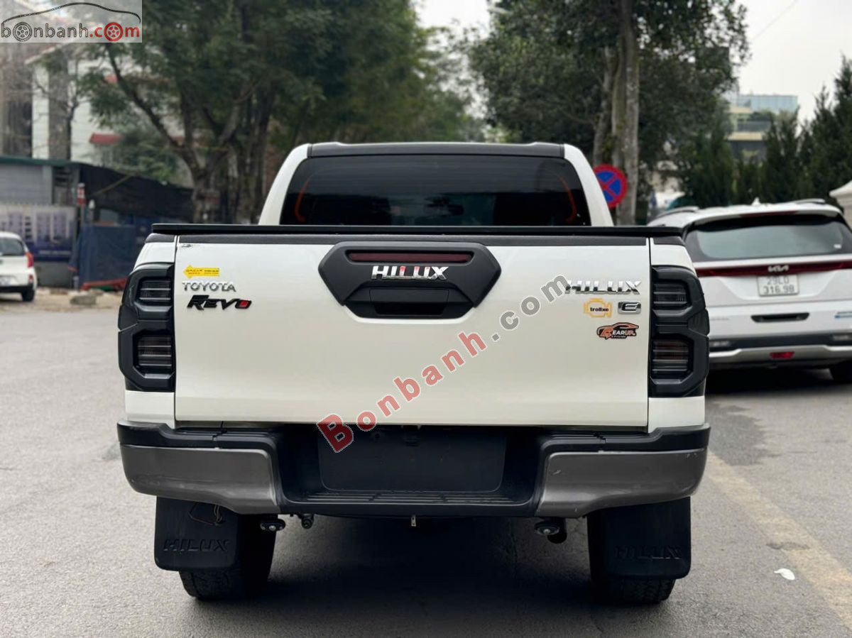 Bán ô tô Toyota Hilux 2.4E 4x2 AT - 2018 - xe cũ