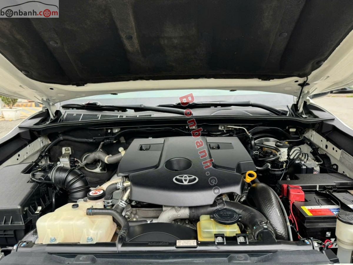 Bán ô tô Toyota Hilux 2.4E 4x2 AT - 2018 - xe cũ