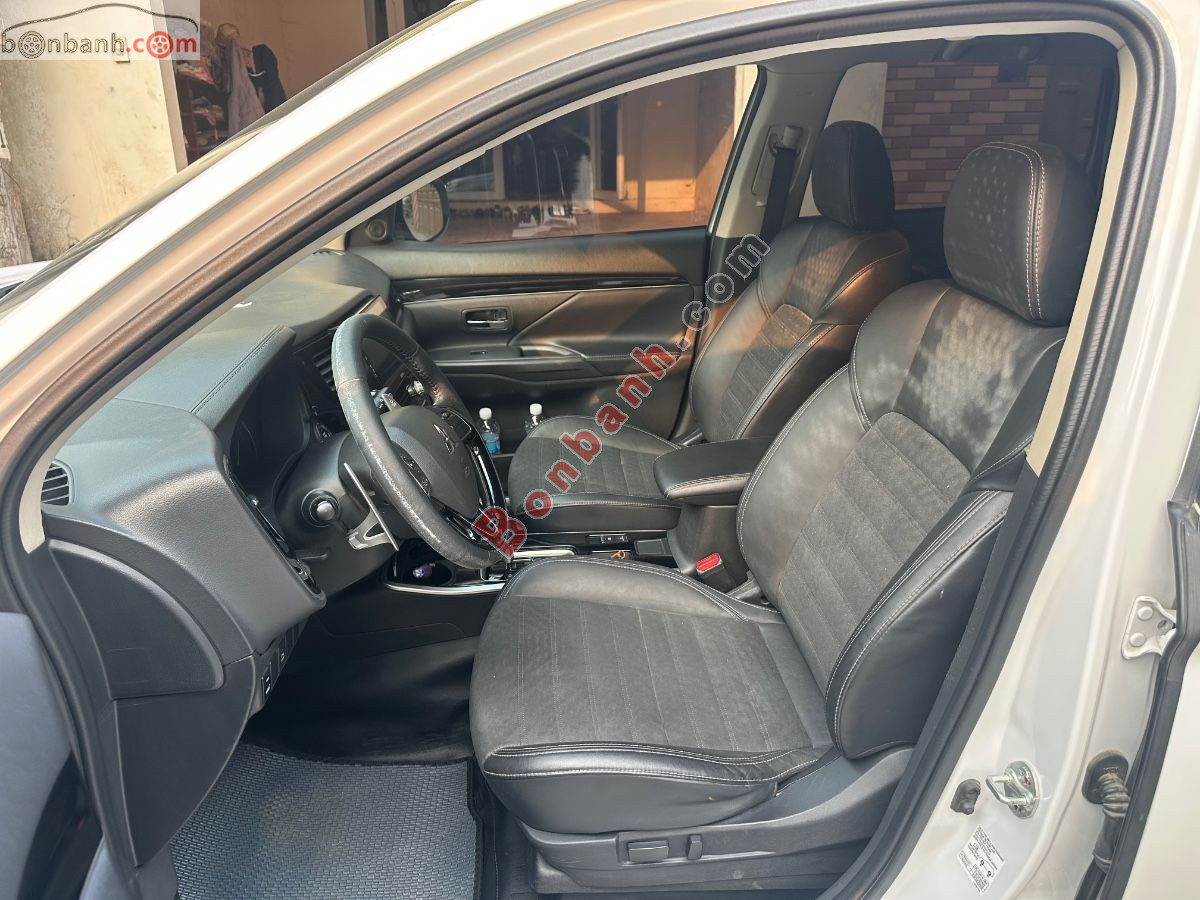 Bán ô tô Mitsubishi Outlander 2.0 CVT - 2022 - xe cũ