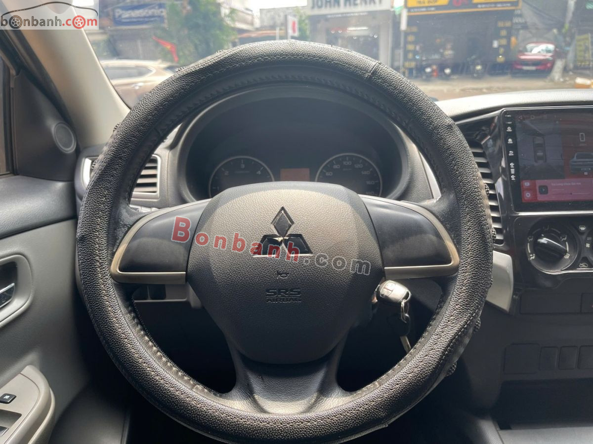 Bán ô tô Mitsubishi Triton 4x2 AT - 2015 - xe cũ