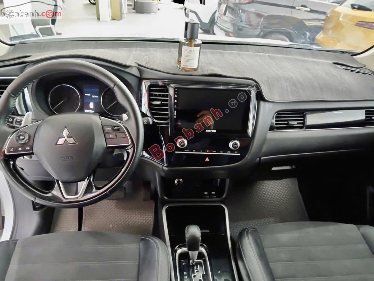 Bán ô tô Mitsubishi Outlander 2.0 CVT - 2022 - xe cũ