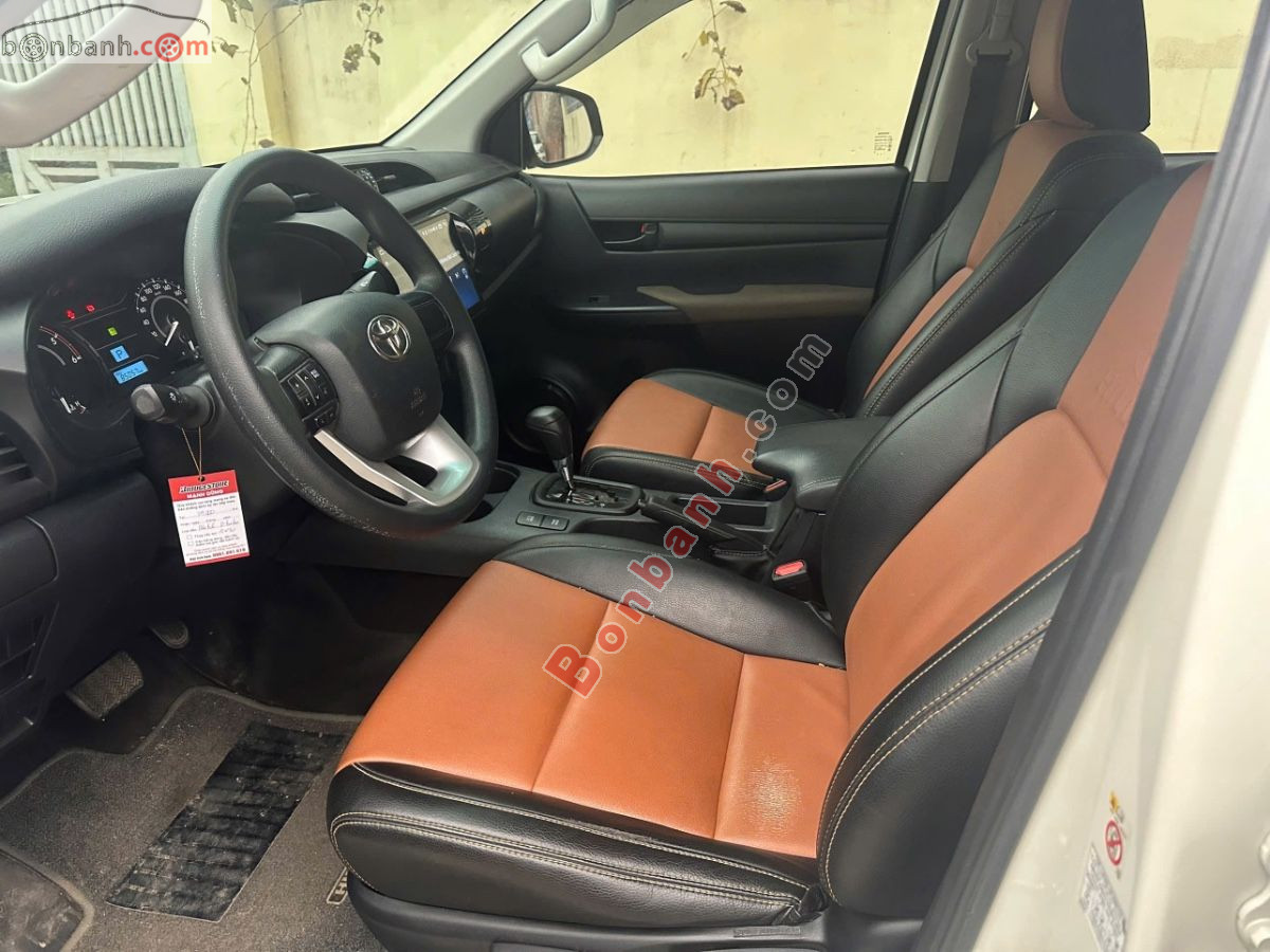 Bán ô tô Toyota Hilux 2.4E 4x2 AT - 2019 - xe cũ