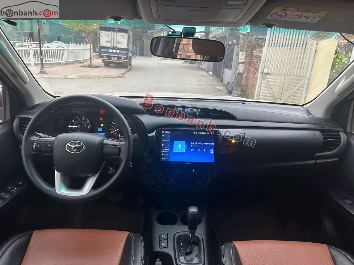 Bán ô tô Toyota Hilux 2.4E 4x2 AT - 2019 - xe cũ