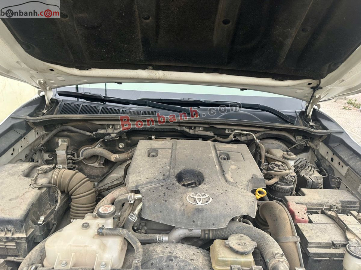 Bán ô tô Toyota Hilux 2.4E 4x2 AT - 2019 - xe cũ