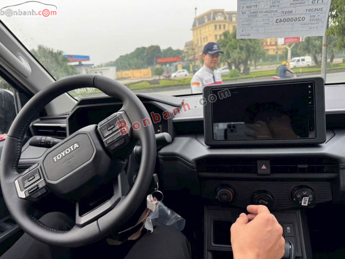 Bán ô tô Toyota Hilux Pro 2.8L 4x2 AT - 2026 - xe mới