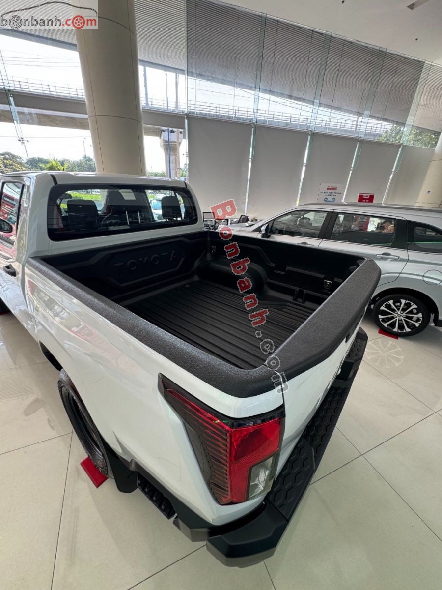 Bán ô tô Toyota Hilux Standard 2.8L 4x2 MT - 2026 - xe mới