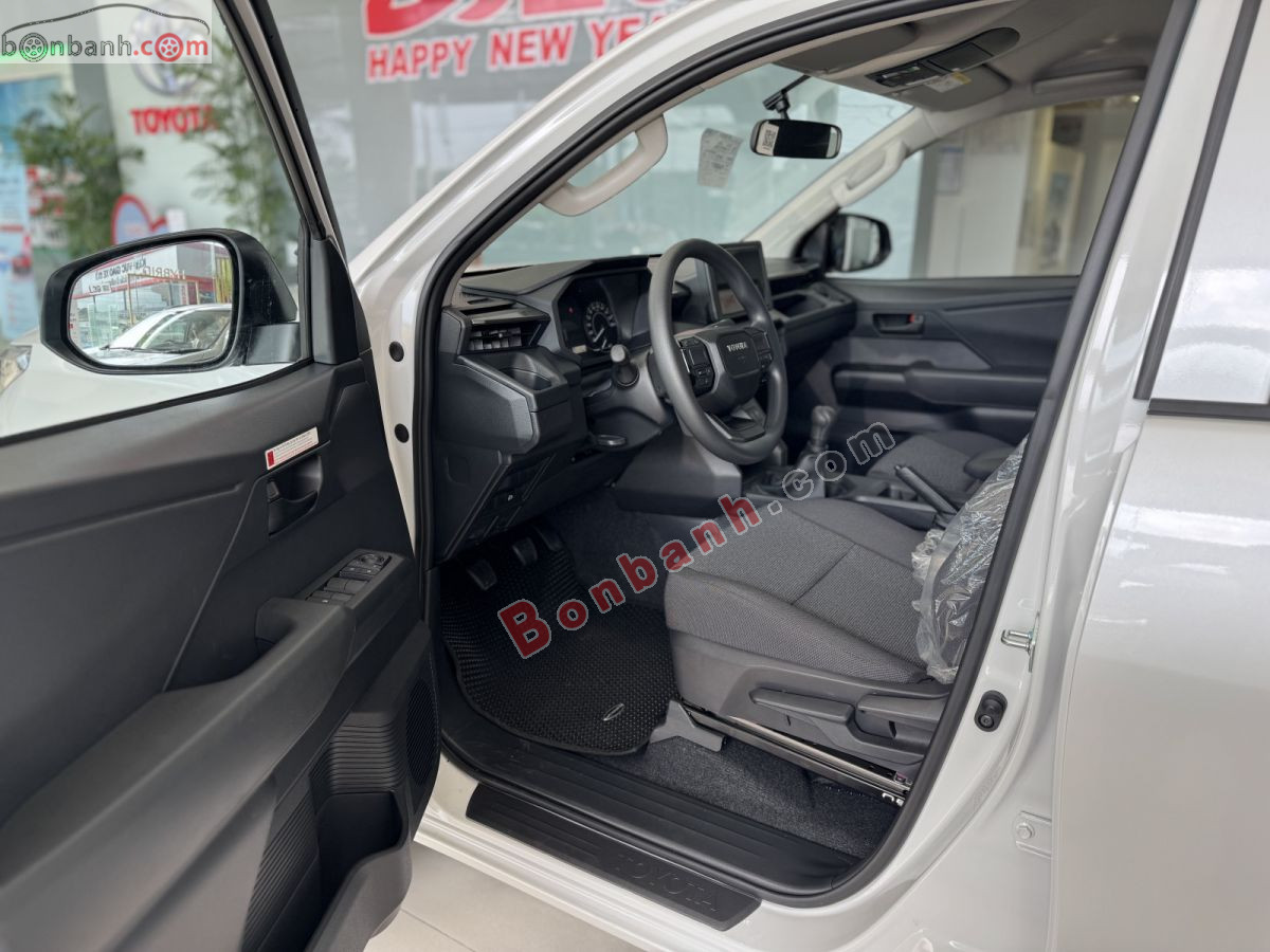 Bán ô tô Toyota Hilux Standard 2.8L 4x2 MT - 2026 - xe mới