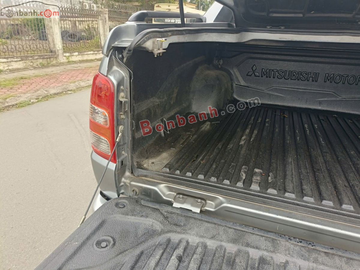 Bán ô tô Mitsubishi Triton 4x2 AT - 2017 - xe cũ