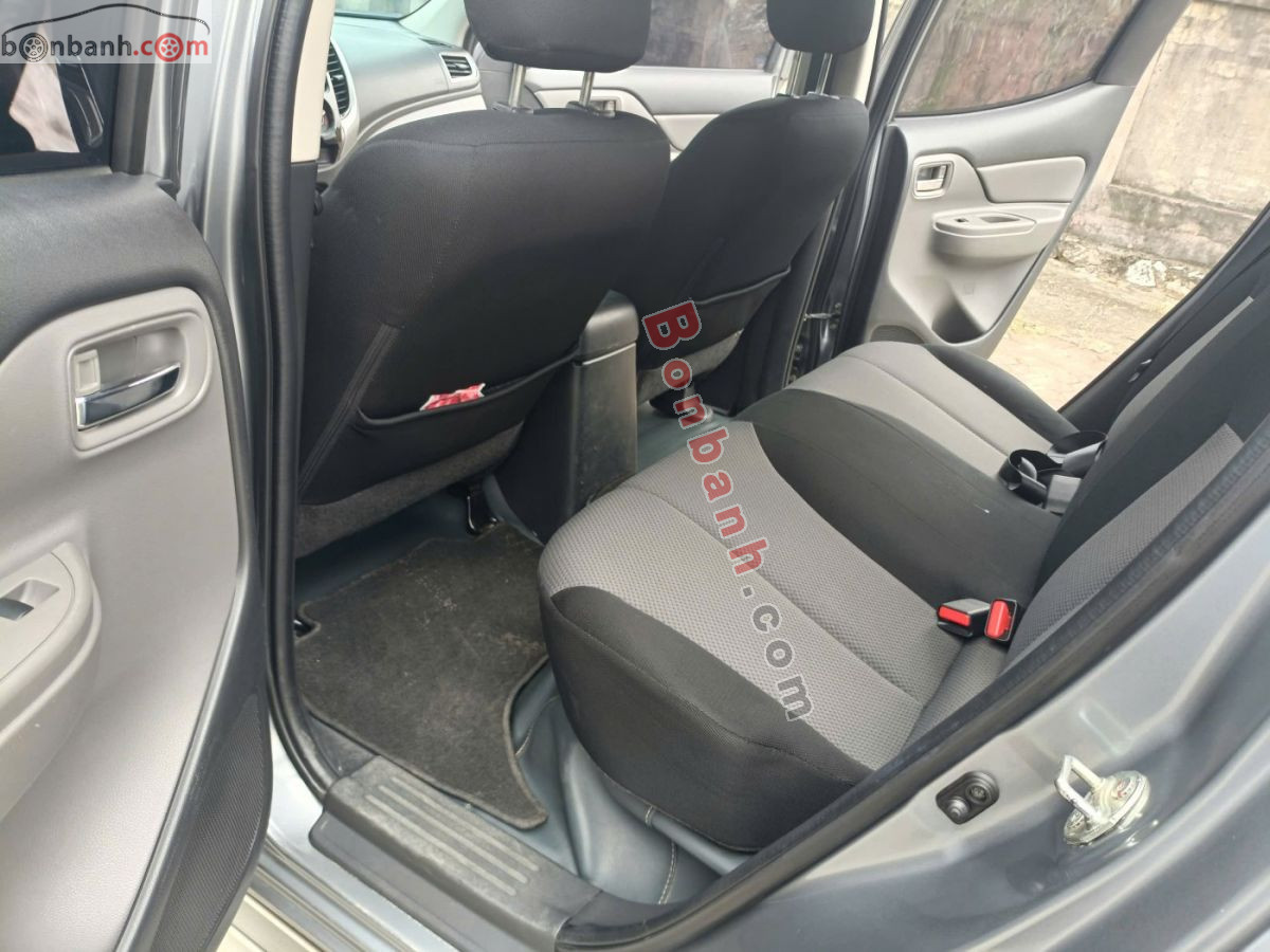 Bán ô tô Mitsubishi Triton 4x2 AT - 2017 - xe cũ