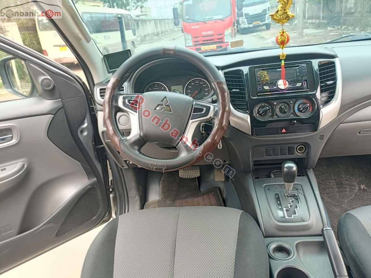 Bán ô tô Mitsubishi Triton 4x2 AT - 2017 - xe cũ