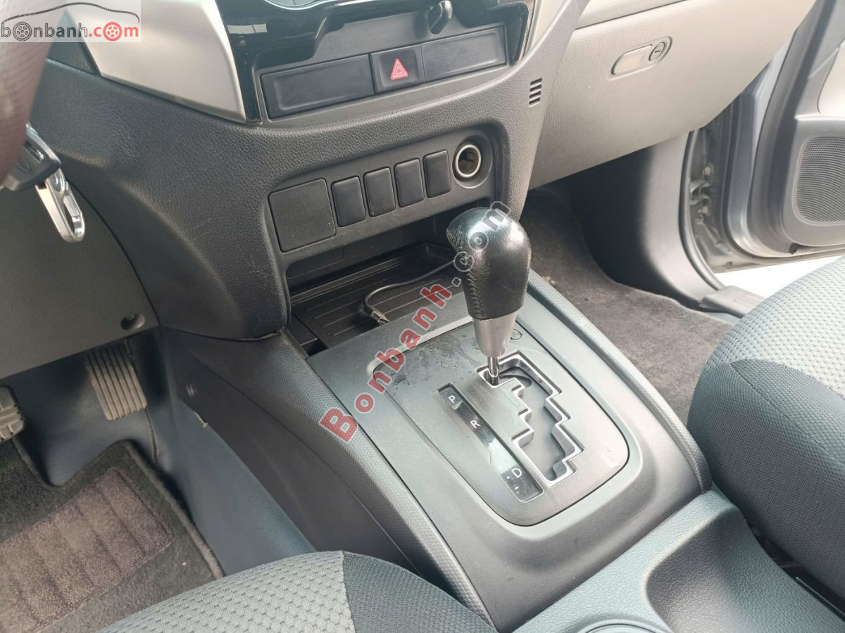 Bán ô tô Mitsubishi Triton 4x2 AT - 2017 - xe cũ