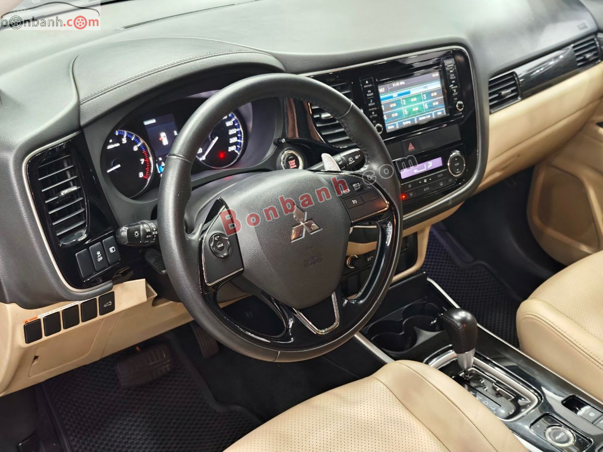 Bán ô tô Mitsubishi Outlander 2.4 CVT - 2017 - xe cũ