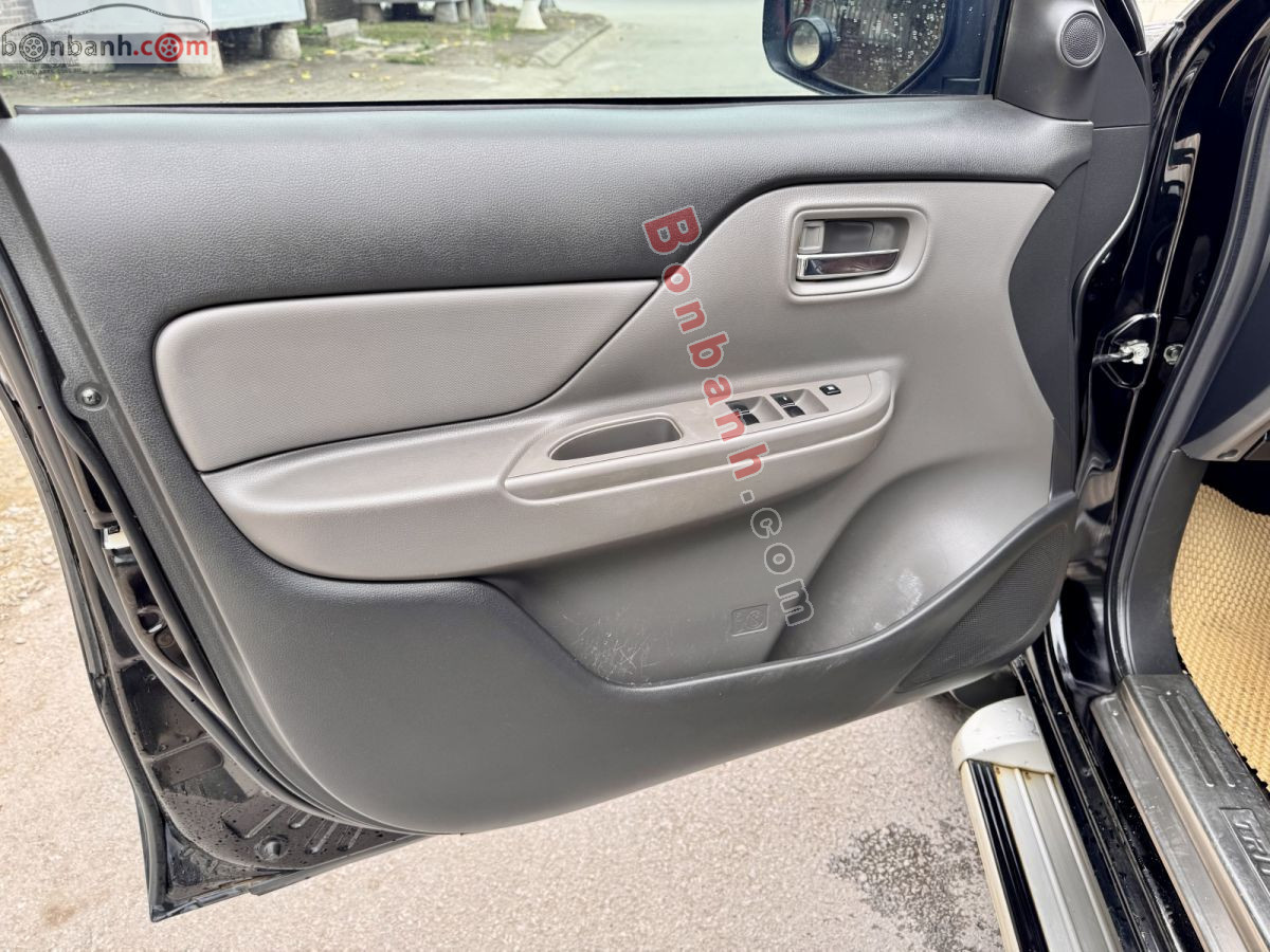 Bán ô tô Mitsubishi Triton 4x2 AT - 2017 - xe cũ