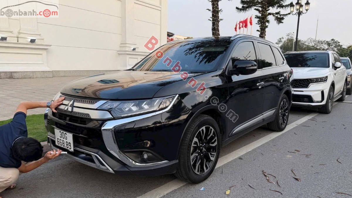 Bán ô tô Mitsubishi Outlander 2.0 CVT Premium - 2020 - xe cũ