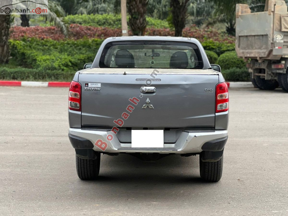 Bán ô tô Mitsubishi Triton 4x2 AT - 2015 - xe cũ