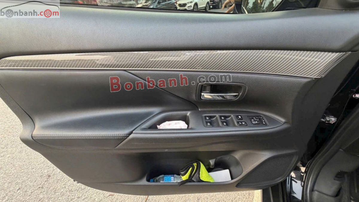 Bán ô tô Mitsubishi Outlander 2.0 CVT Premium - 2020 - xe cũ