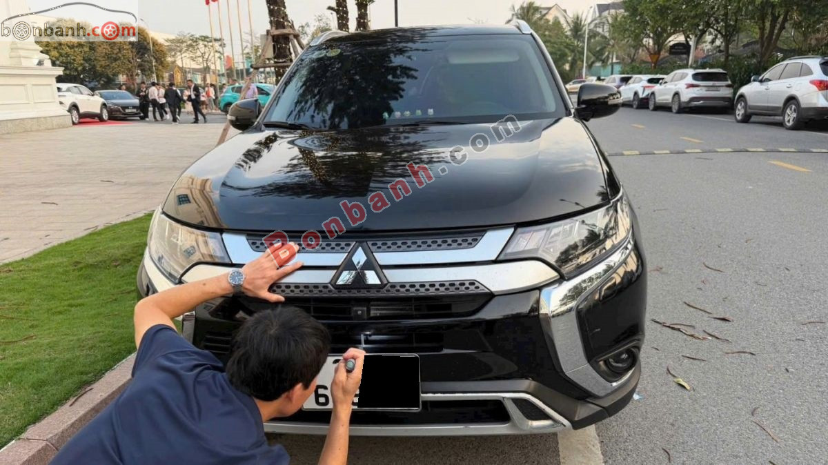 Bán ô tô Mitsubishi Outlander 2.0 CVT Premium - 2020 - xe cũ