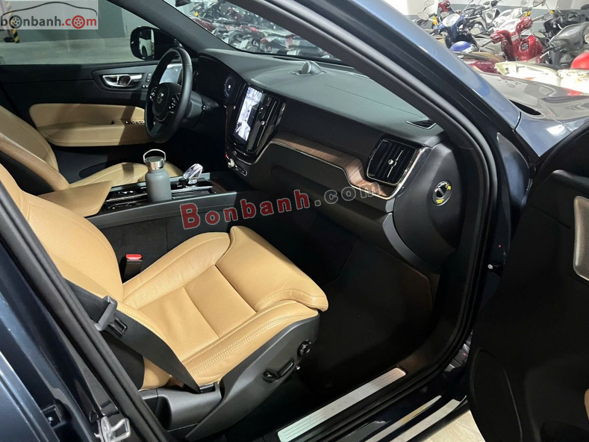 Bán ô tô Volvo XC60 Ultimate Dark B6 AWD - 2024 - xe cũ