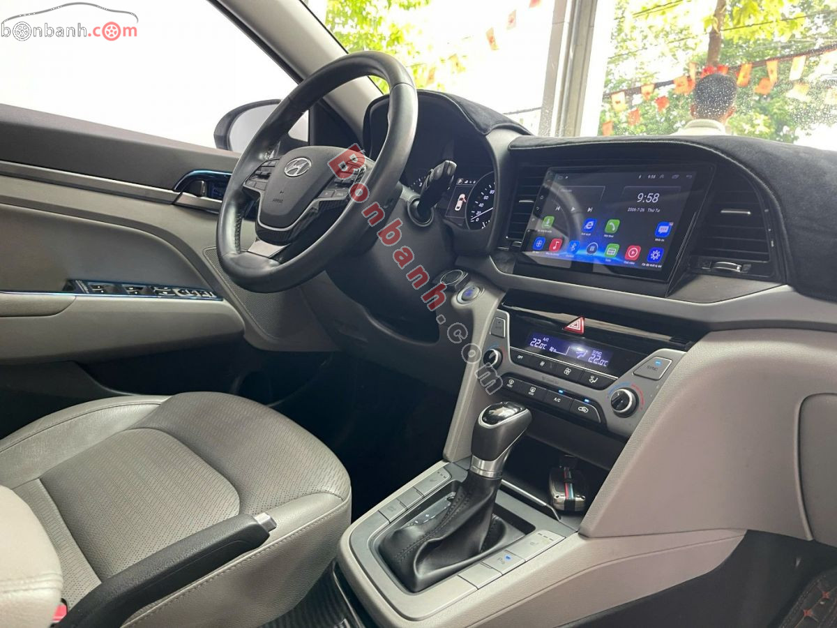 Bán ô tô Hyundai Elantra 2.0 AT - 2017 - xe cũ