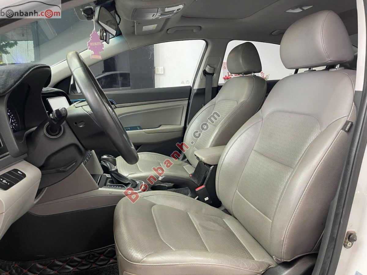 Bán ô tô Hyundai Elantra 2.0 AT - 2017 - xe cũ