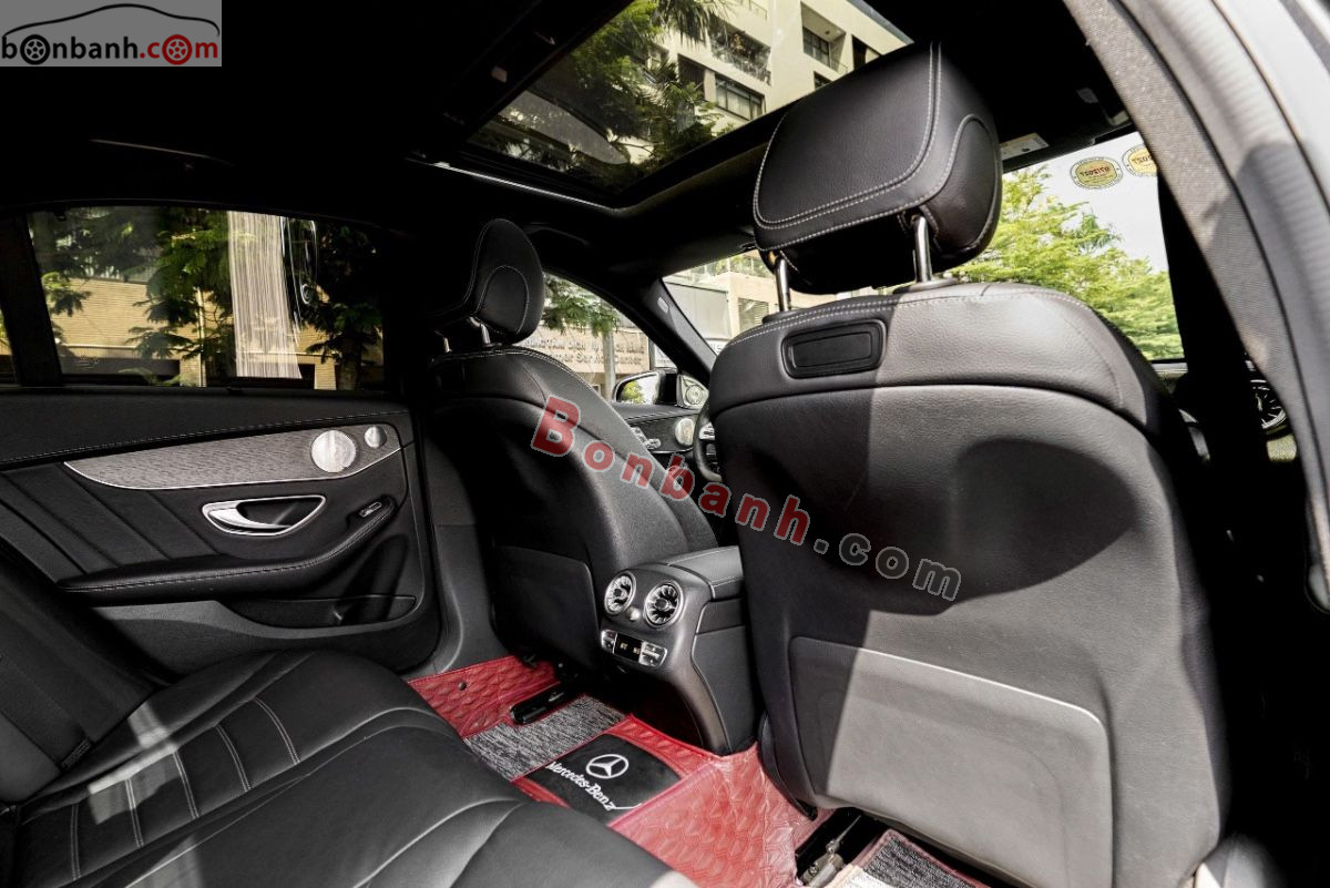 Bán ô tô Mercedes Benz C class C300 AMG - 2019 - xe cũ