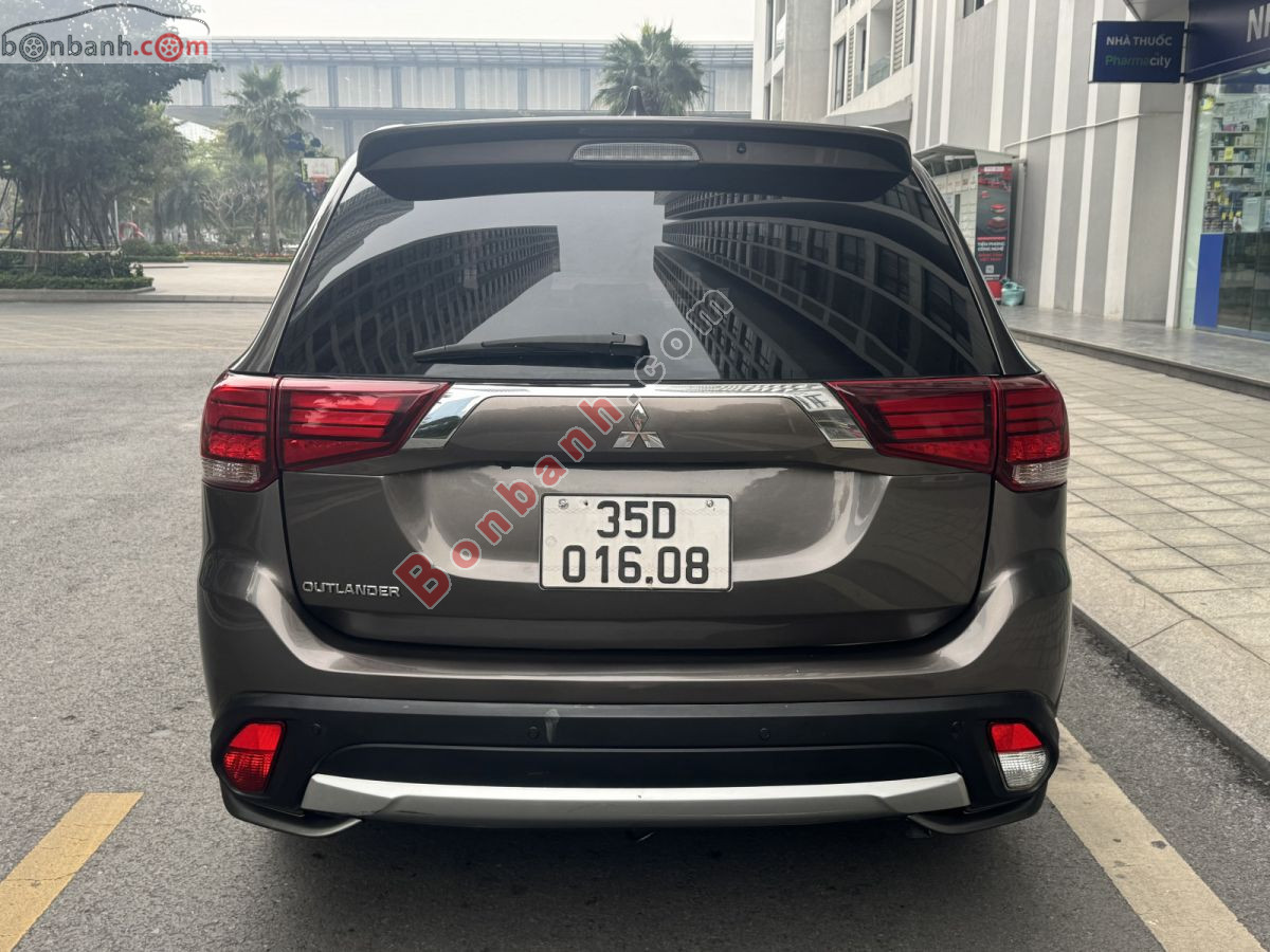 Bán ô tô Mitsubishi Outlander 2.0 CVT Premium - 2018 - xe cũ