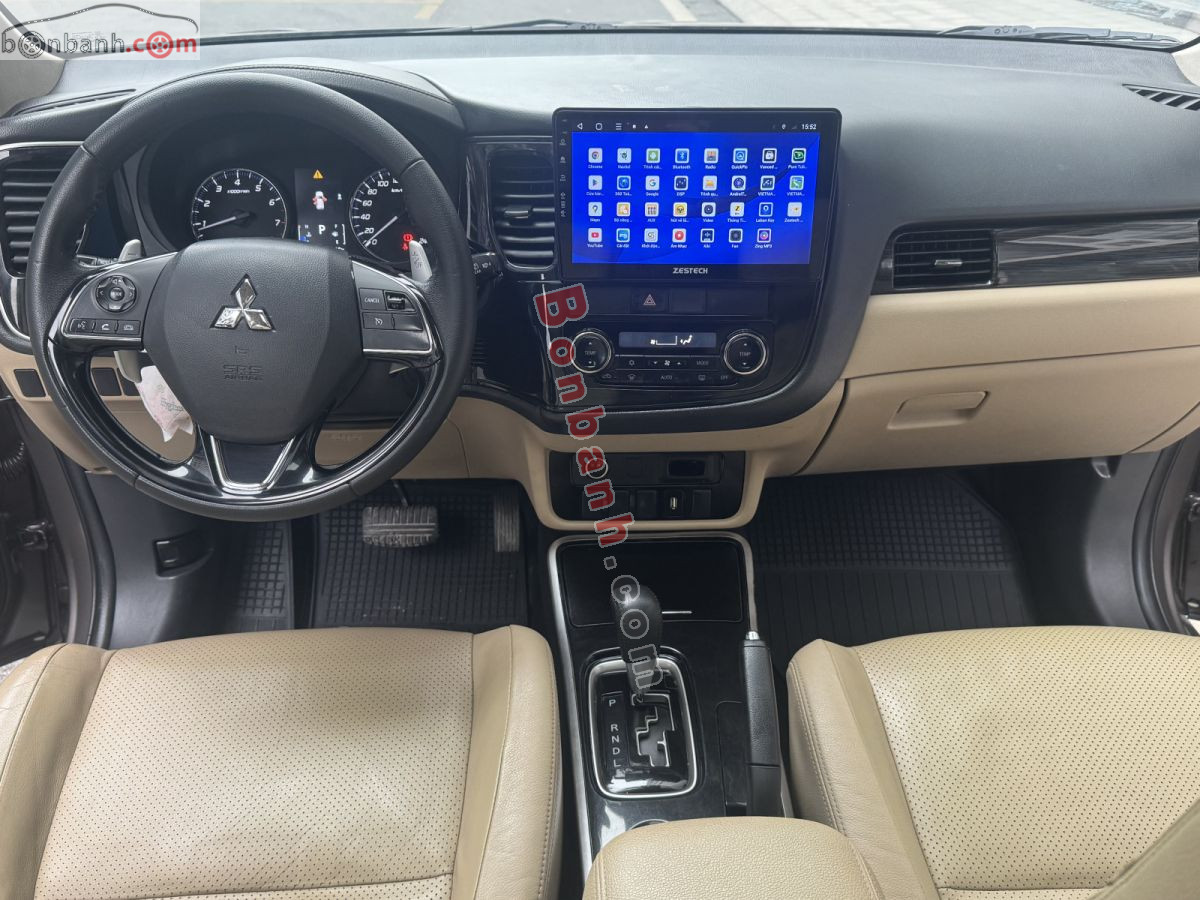 Bán ô tô Mitsubishi Outlander 2.0 CVT Premium - 2018 - xe cũ