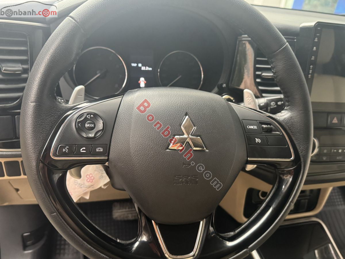 Bán ô tô Mitsubishi Outlander 2.0 CVT Premium - 2018 - xe cũ