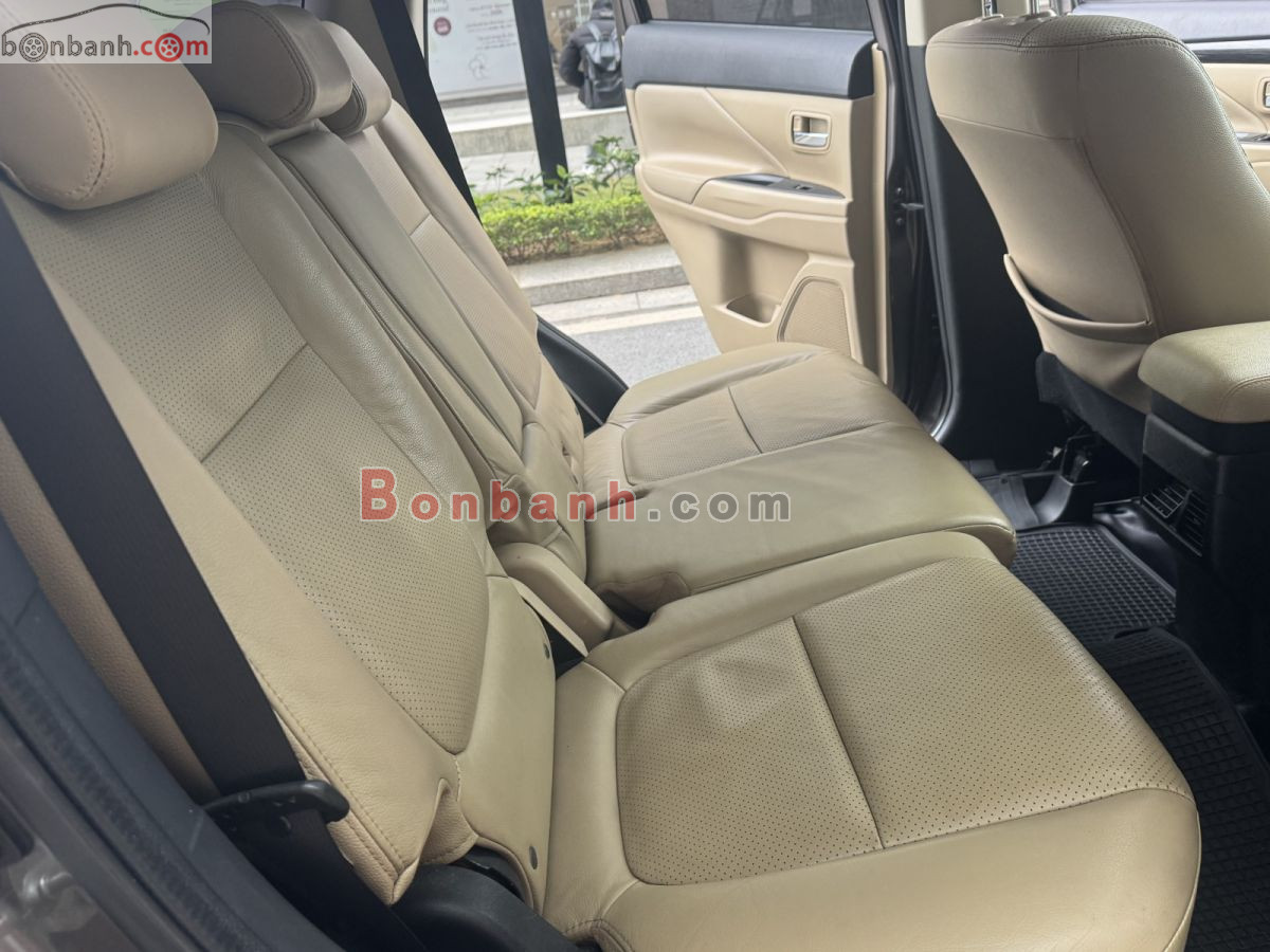 Bán ô tô Mitsubishi Outlander 2.0 CVT Premium - 2018 - xe cũ