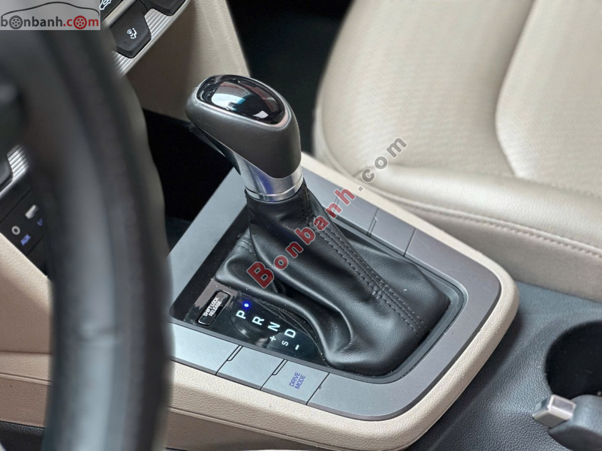 Bán ô tô Hyundai Elantra 1.6 AT - 2019 - xe cũ