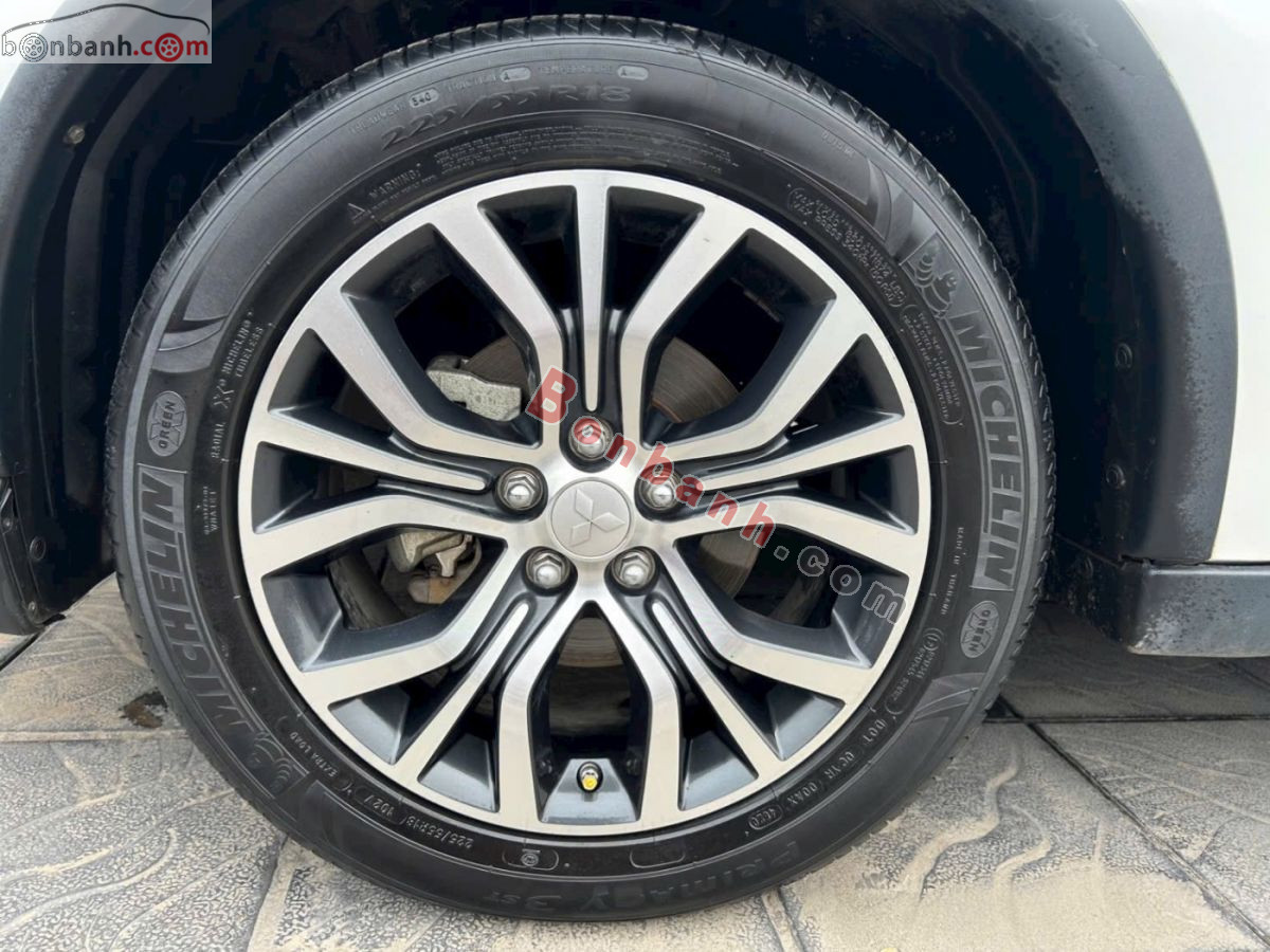 Bán ô tô Mitsubishi Outlander 2.4 CVT - 2017 - xe cũ