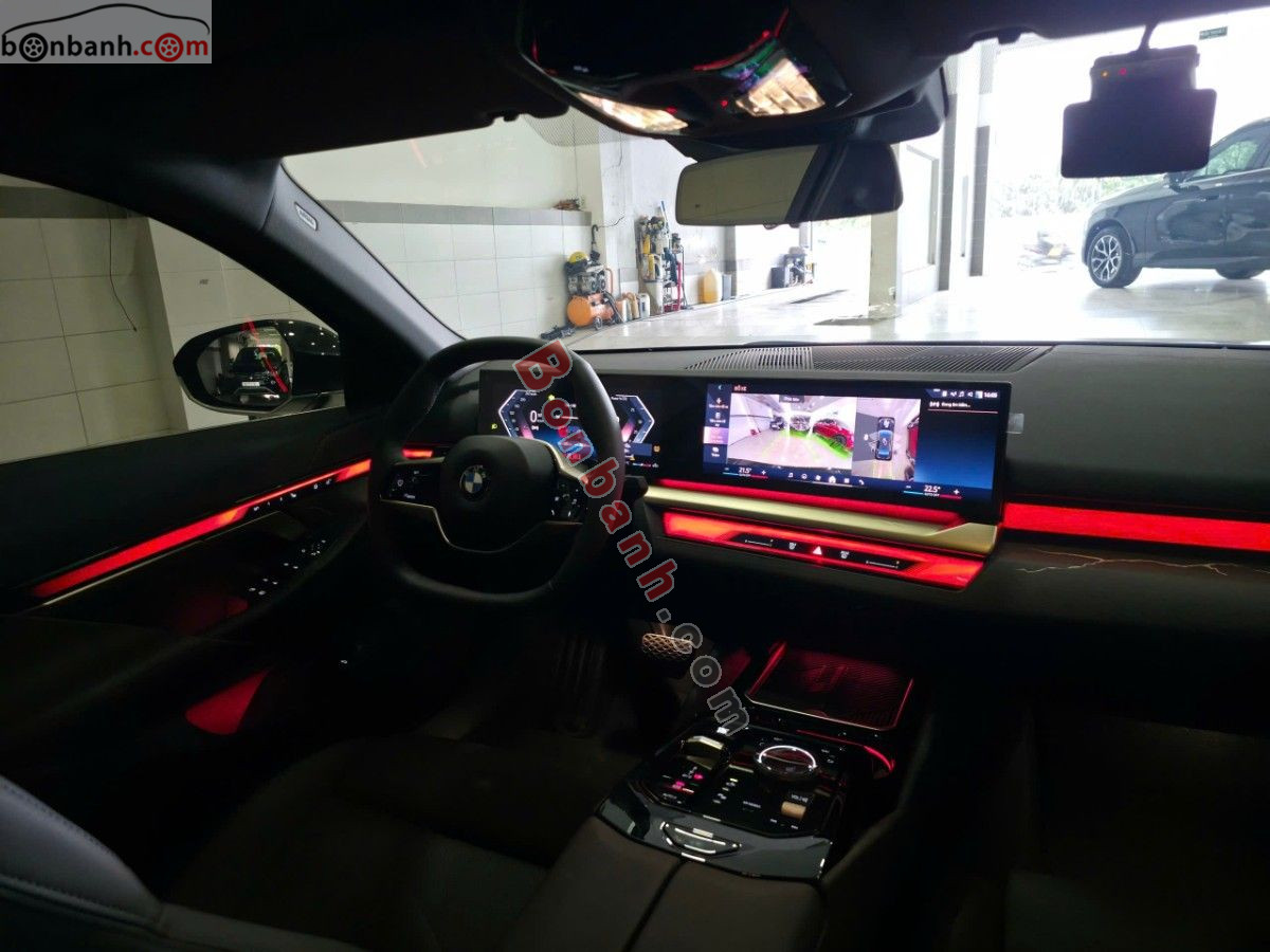 Bán ô tô BMW 5 Series 520i - 2024 - xe cũ