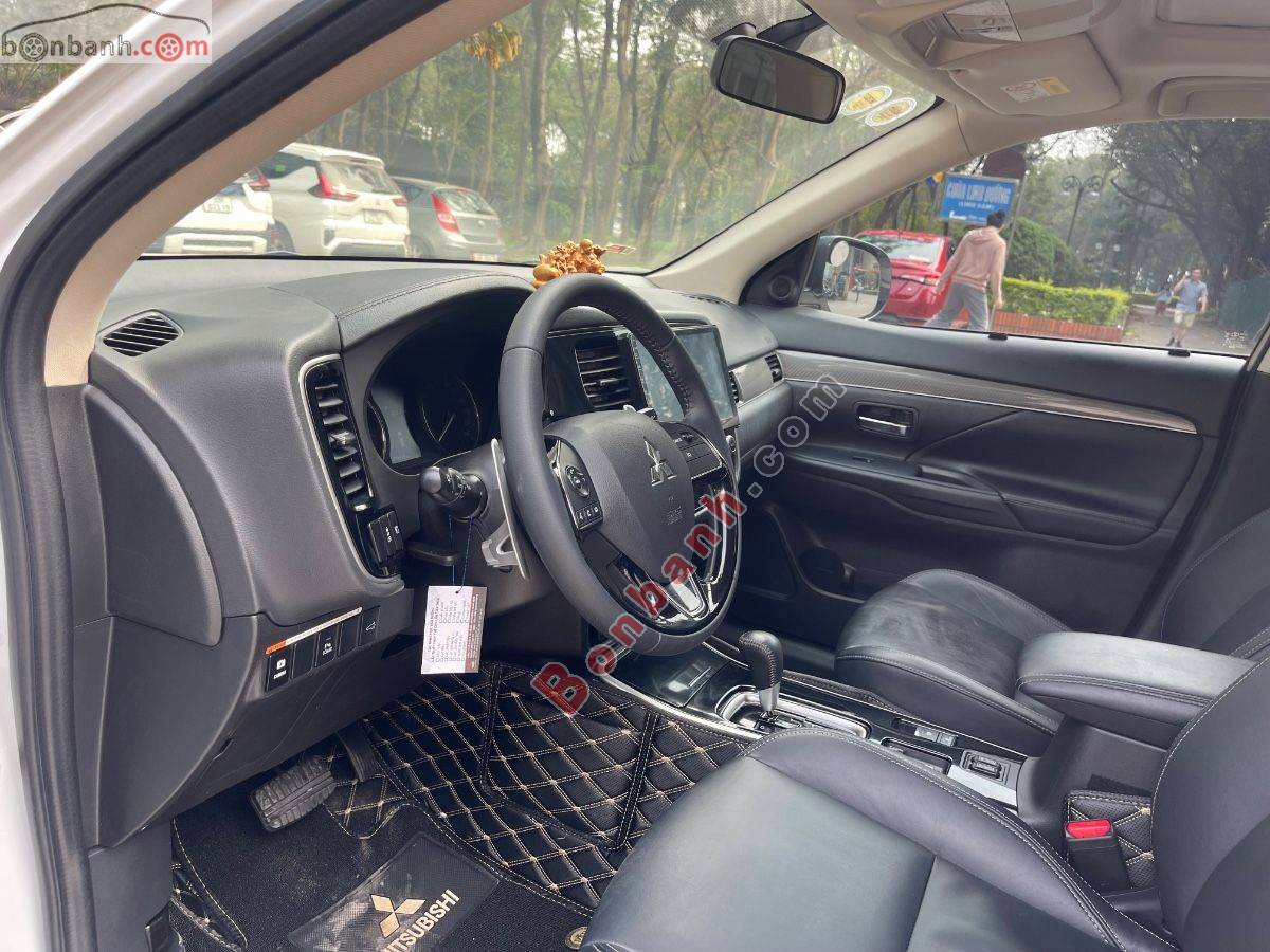 Bán ô tô Mitsubishi Outlander 2.0 CVT Premium - 2020 - xe cũ