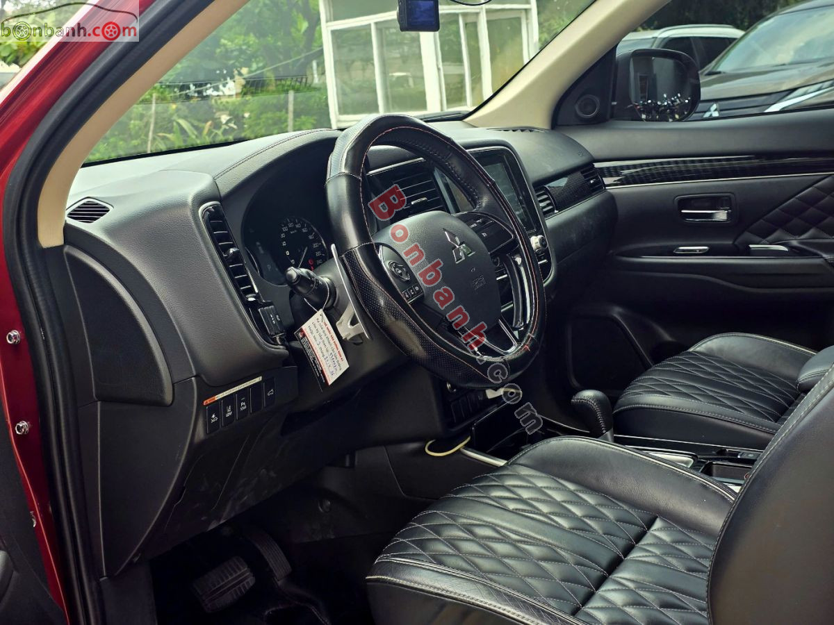 Bán ô tô Mitsubishi Outlander Premium 2.0 CVT - 2023 - xe cũ