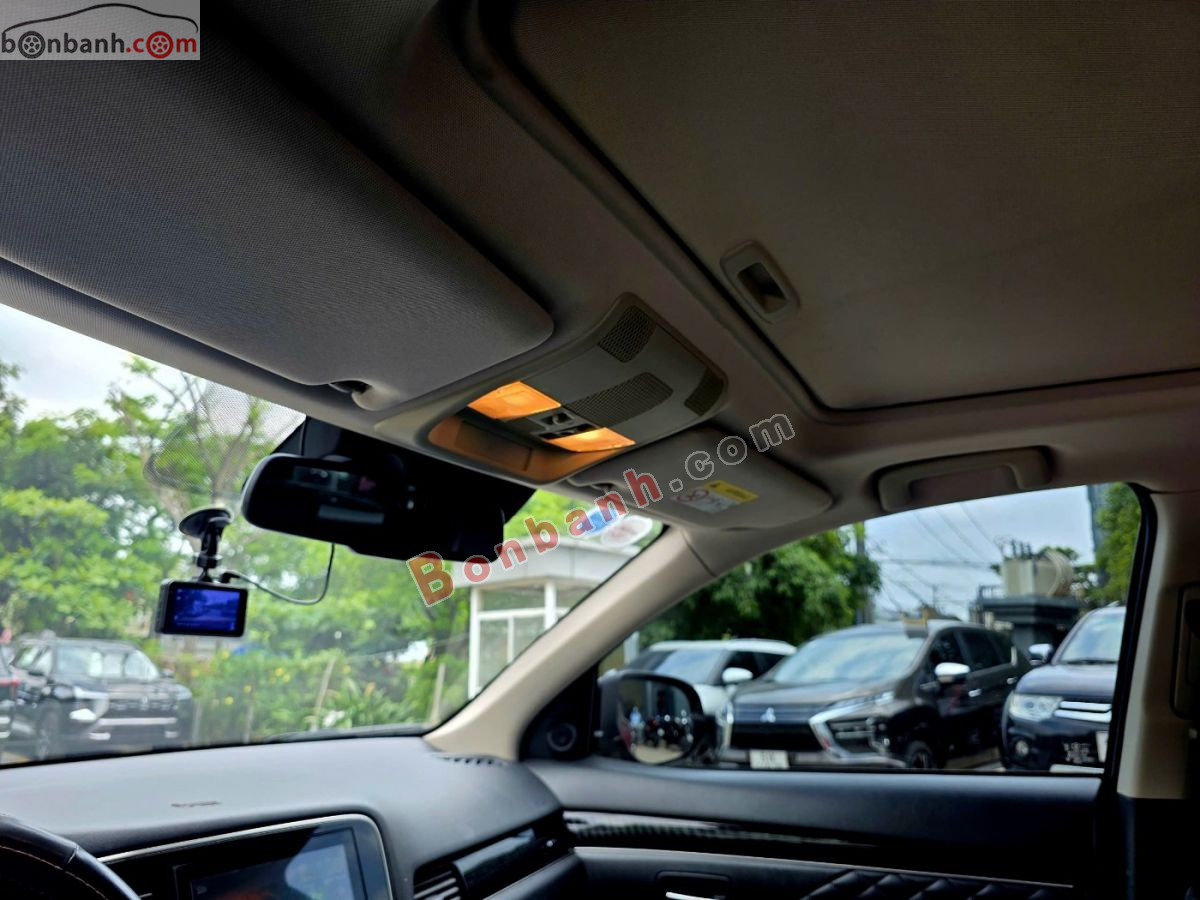 Bán ô tô Mitsubishi Outlander Premium 2.0 CVT - 2023 - xe cũ