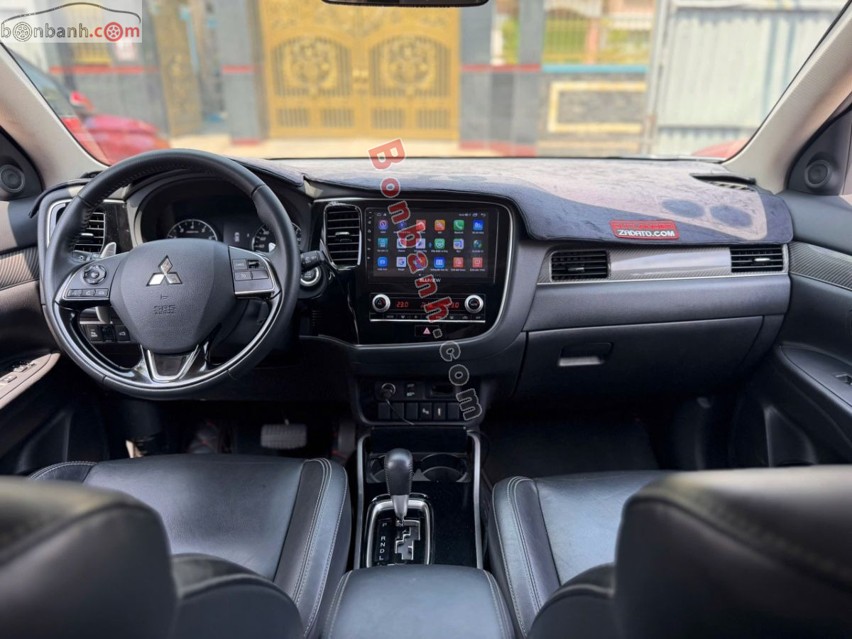 Bán ô tô Mitsubishi Outlander Premium 2.0 CVT - 2021 - xe cũ