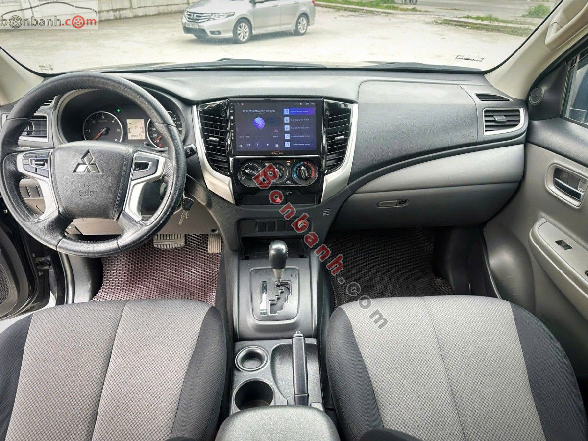 Bán ô tô Mitsubishi Triton 4x2 AT - 2018 - xe cũ